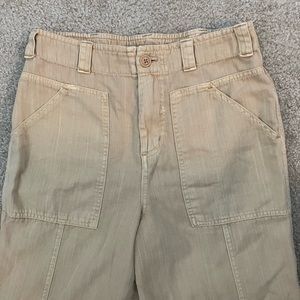 Women’s tan high rise loose fit cargo pants!